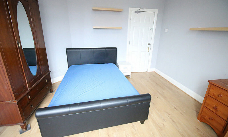 3 Bedroom Flat In Mu...