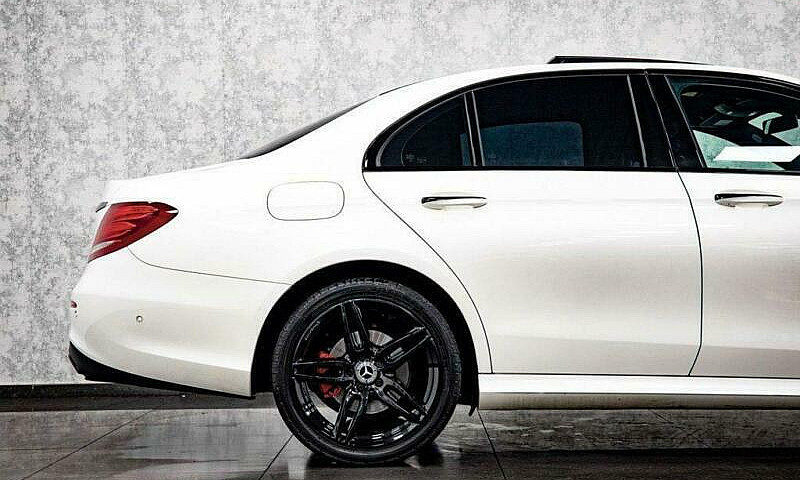 2017 Mercedes-Benz E...