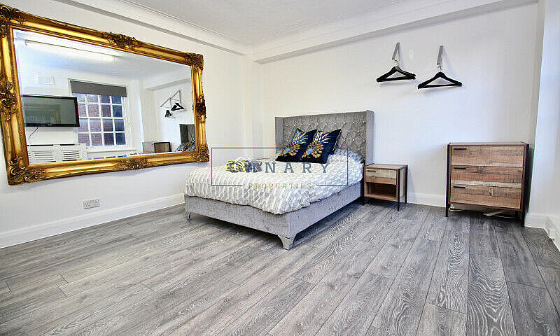 Studio Flat In Park ...