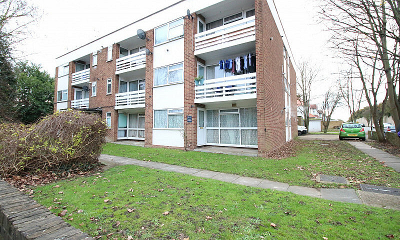 2 Bedroom Flat In Th...