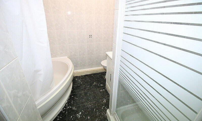 2 Bedroom Flat In Th...