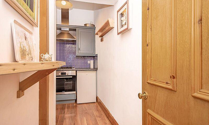 Stunning One Bed Fla...