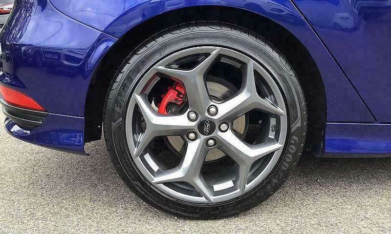 2018 Ford Focus 2.0T...