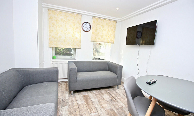 3 Bedroom Flat In 30...