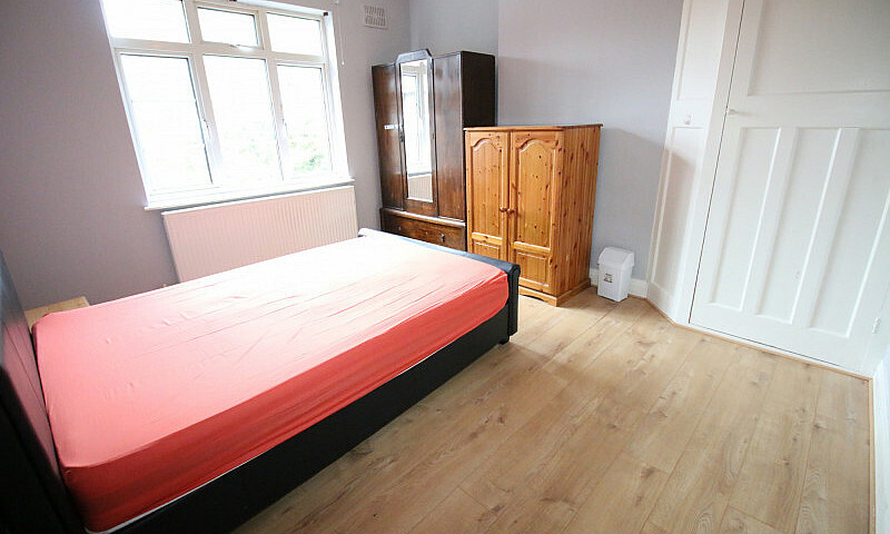 3 Bedroom Flat In Mu...