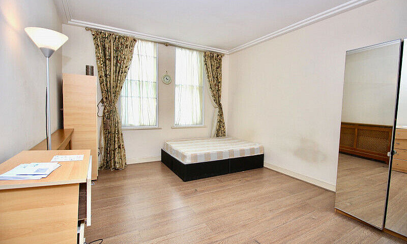 3 Bedroom Flat In 30...