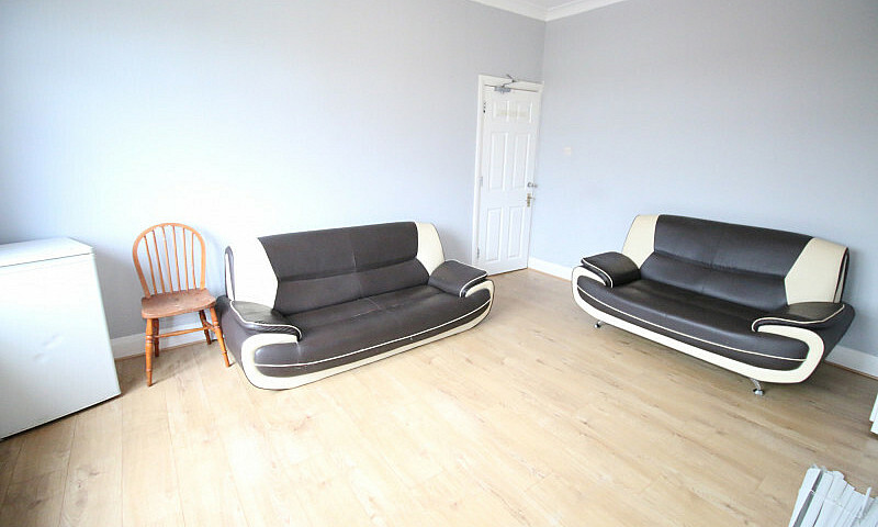 3 Bedroom Flat In Mu...
