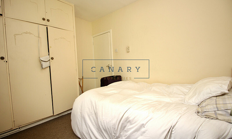 2 Bedroom Flat In Cl...
