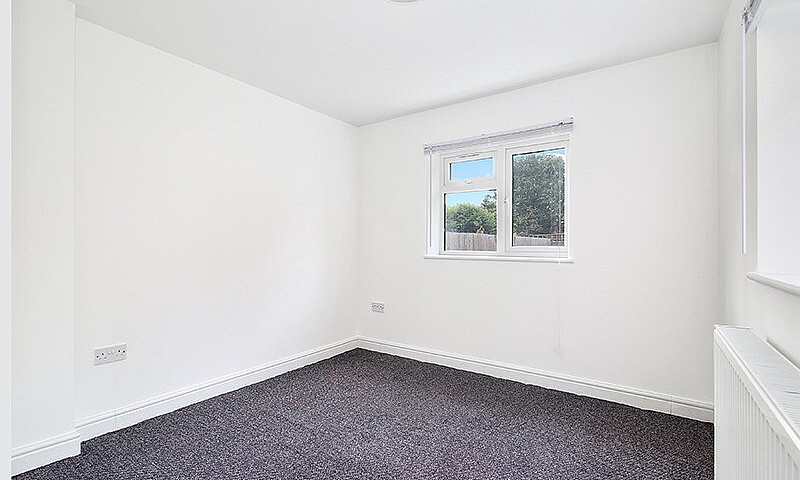 1 Bed Flat In Streat...