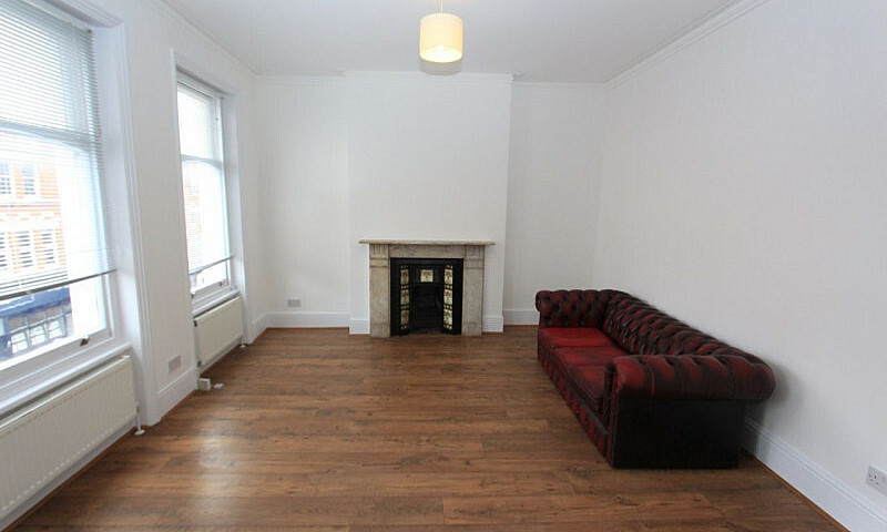 3 Bedroom Flat In To...