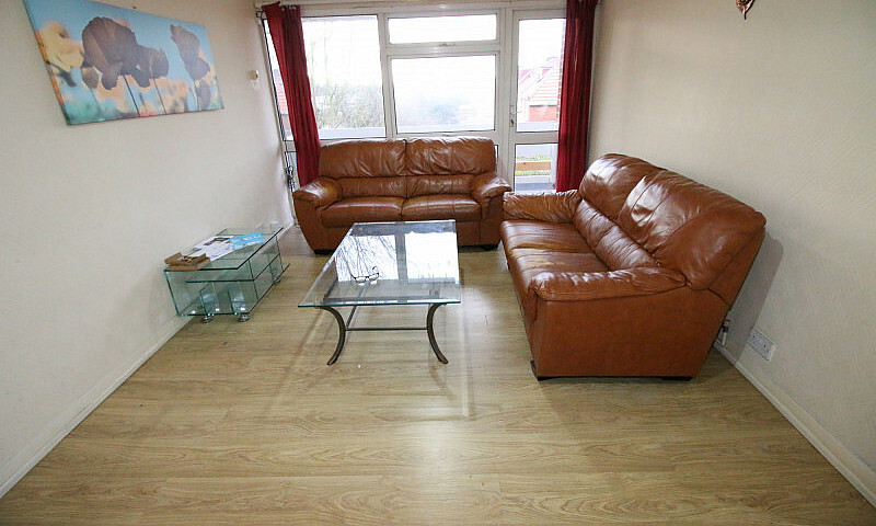 2 Bedroom Flat In Th...
