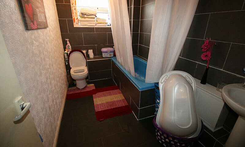 2 Bedroom Flat In Su...