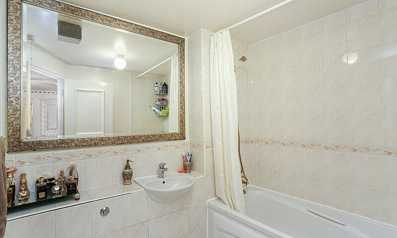2 Bedroom Flat In Ha...