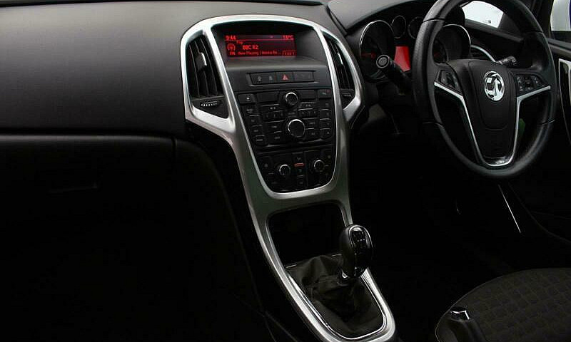 2014 Vauxhall Astra ...