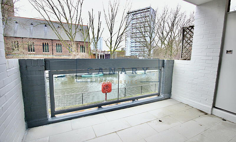 3 Bedroom Flat In Ba...