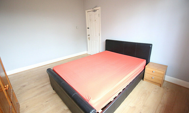 3 Bedroom Flat In Mu...
