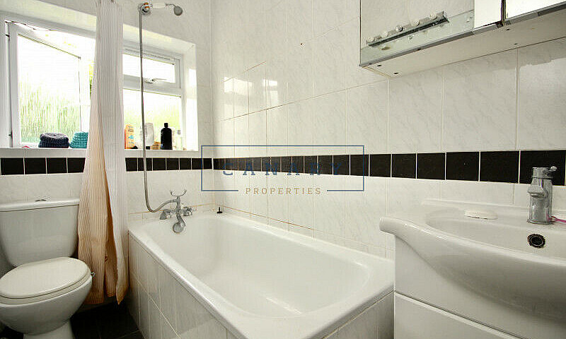 2 Bedroom Flat In Cl...