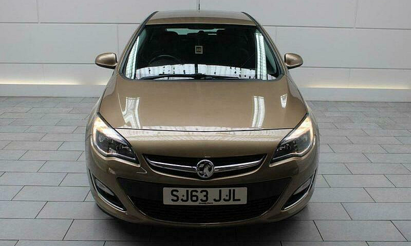 2013 Vauxhall Astra ...