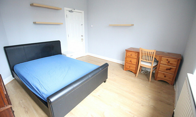 3 Bedroom Flat In Mu...