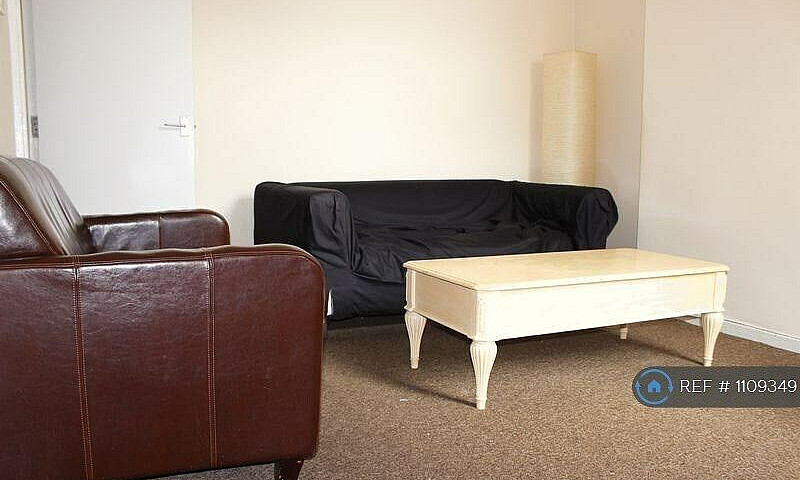 1 Bedroom In Lees Hi...