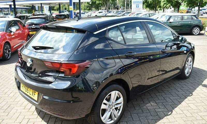 2016 Vauxhall Astra ...