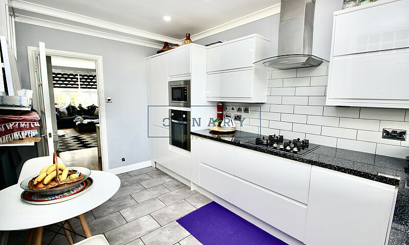 2 Bedroom Flat In Cl...