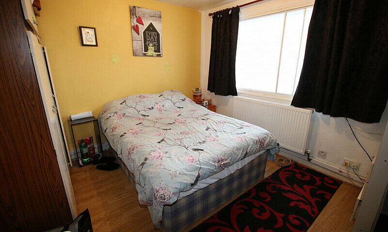 2 Bedroom Flat In Su...
