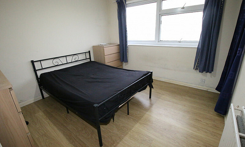2 Bedroom Flat In Th...