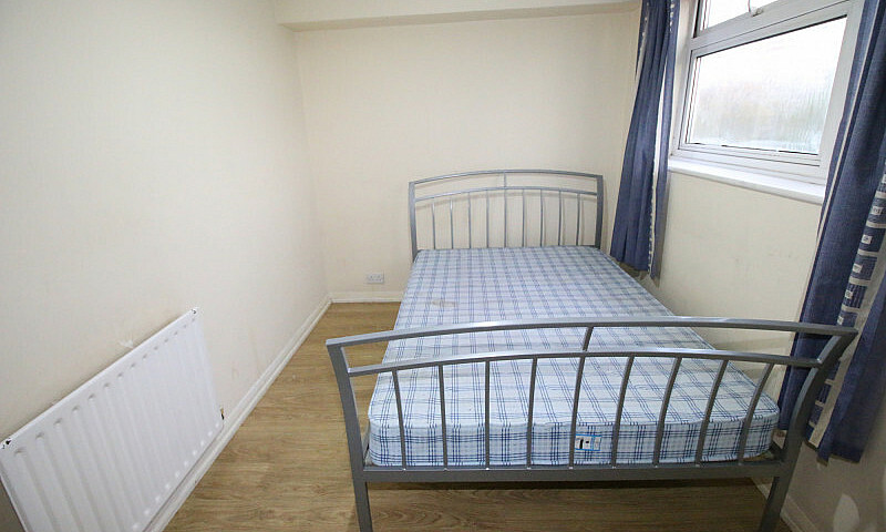 2 Bedroom Flat In Th...