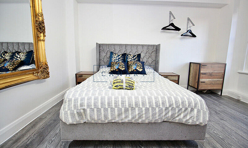 Studio Flat In Park ...