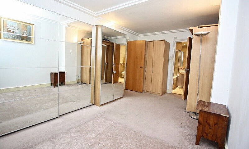 3 Bedroom Flat In 30...