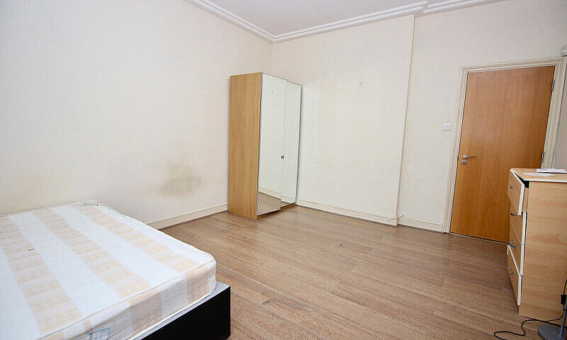 3 Bedroom Flat In 30...