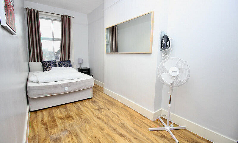 1 Bedroom Flat In 22...