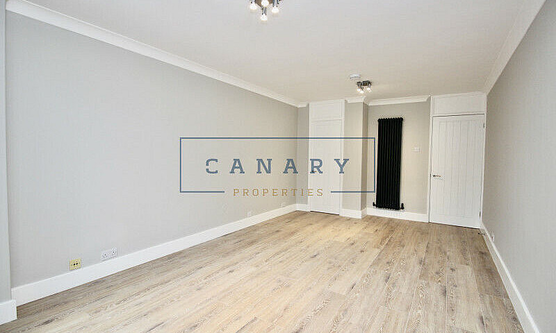 3 Bedroom Flat In Ba...