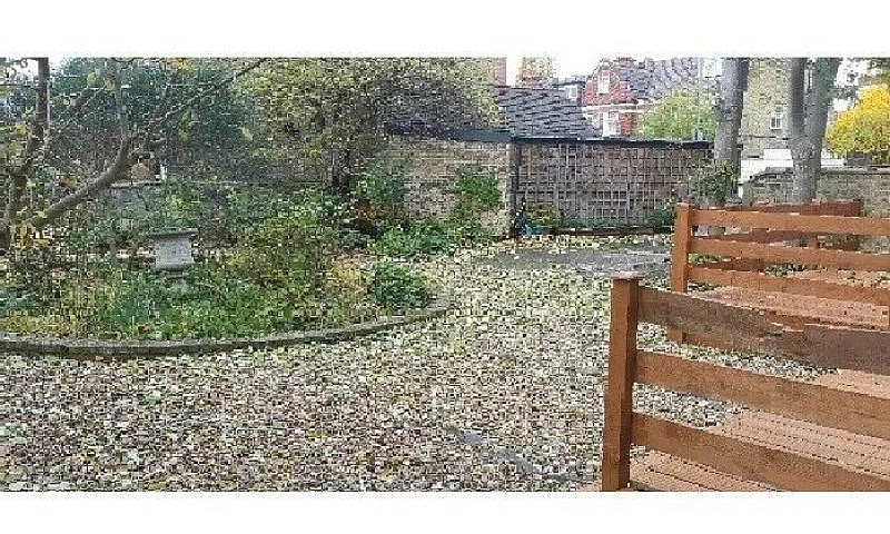 One Bedroom Flat To ...