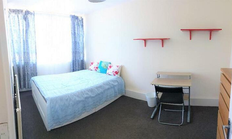 4 Bedroom Flat In Ol...
