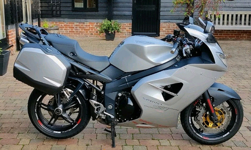 Triumph Sprint St...