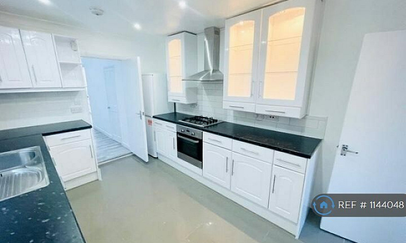 5 Bedroom House In M...