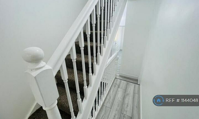 5 Bedroom House In M...