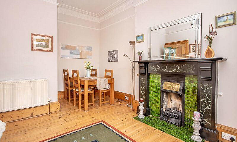 Stunning One Bed Fla...