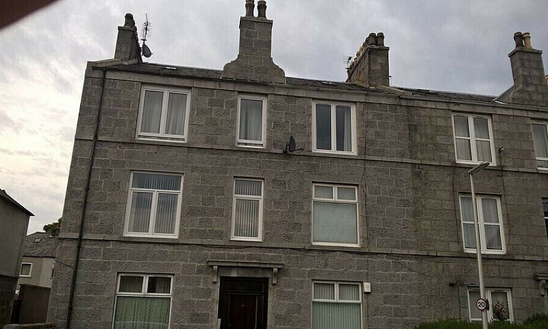 1 Bedroom Flat Elmba...