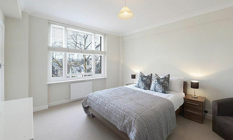 2 Bedroom Flat In 39...
