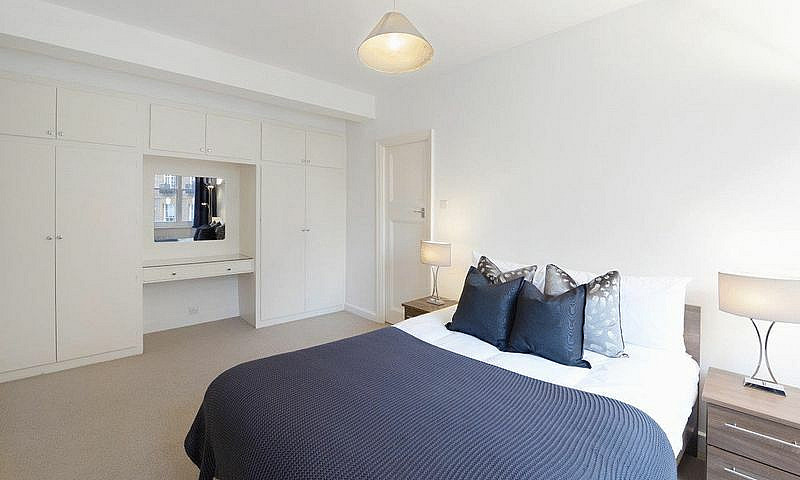 2 Bedroom Flat In 39...
