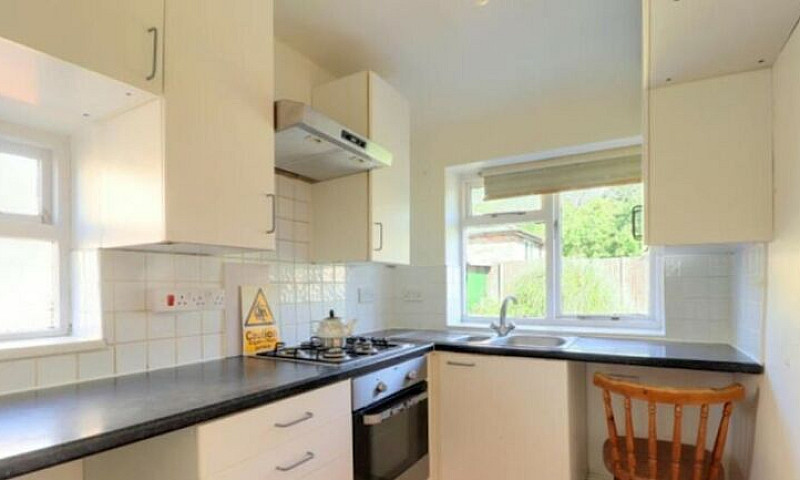 2 Bedroom Flat In Be...