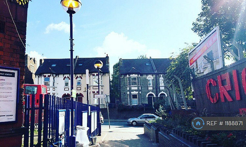 2 Bedroom Flat In Cr...