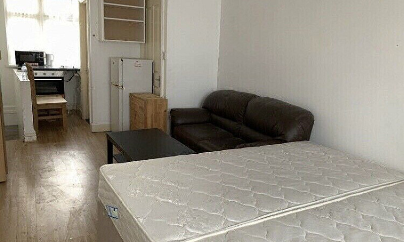 Large Room: With En-...