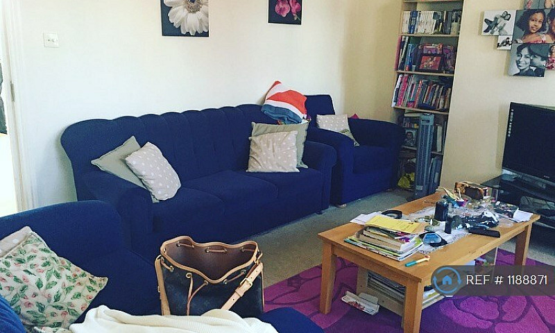 2 Bedroom Flat In Cr...