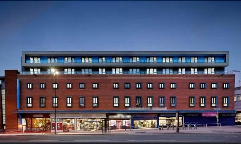 1 Bedroom Flat In Lo...