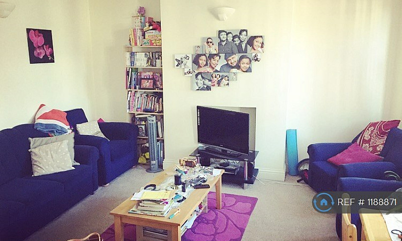 2 Bedroom Flat In Cr...