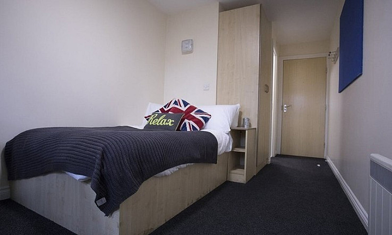 Student Room To Rent...